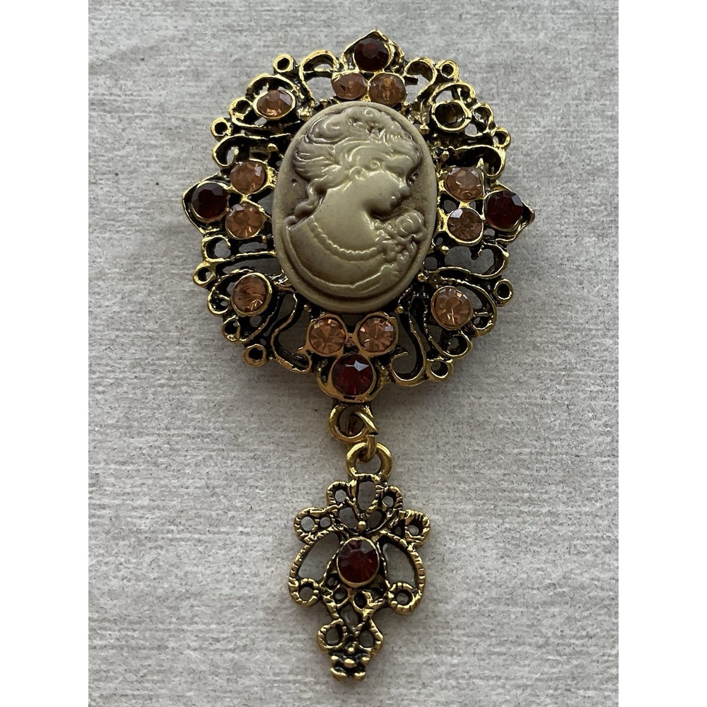 antique-style gold-tone cameo brooch Dangling Filigree Charm Vintage Estate Jewe